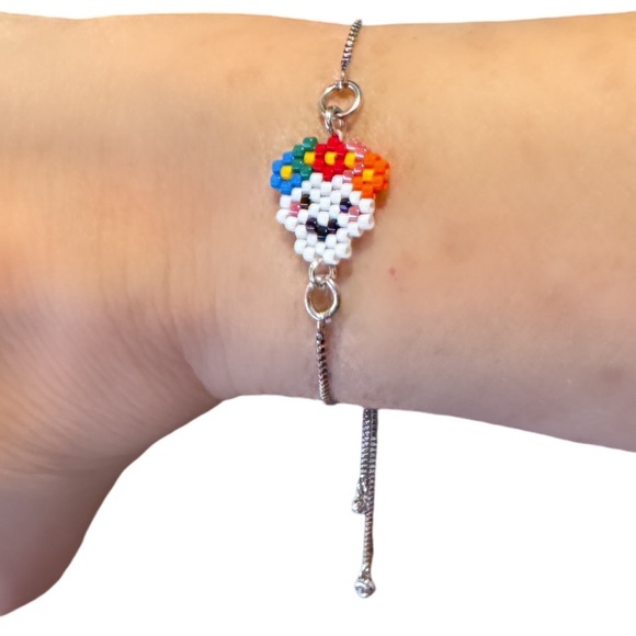 Handcrafted beaded Dia de Los Muertos slider bracelet with tiny colorful skull - Picture 4 of 5